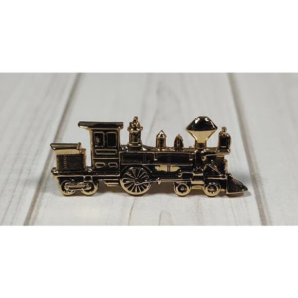 Steam Train Goldtone Pin for Hat, Lapel, Lanyard, Apron, Jacket or Backpack - Picture 1 of 3
